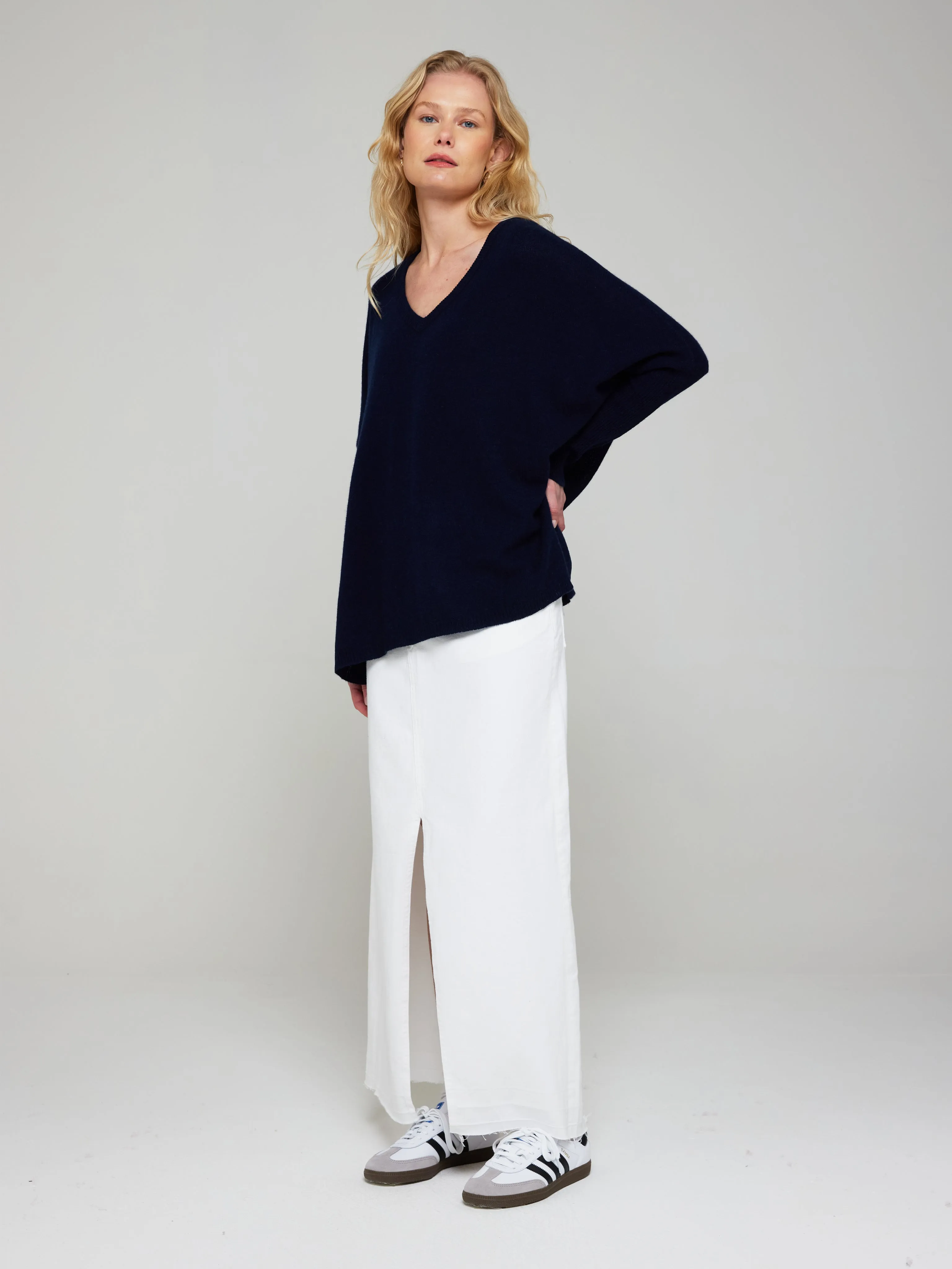 Charlotte Lightweight Cashmere V-Neck