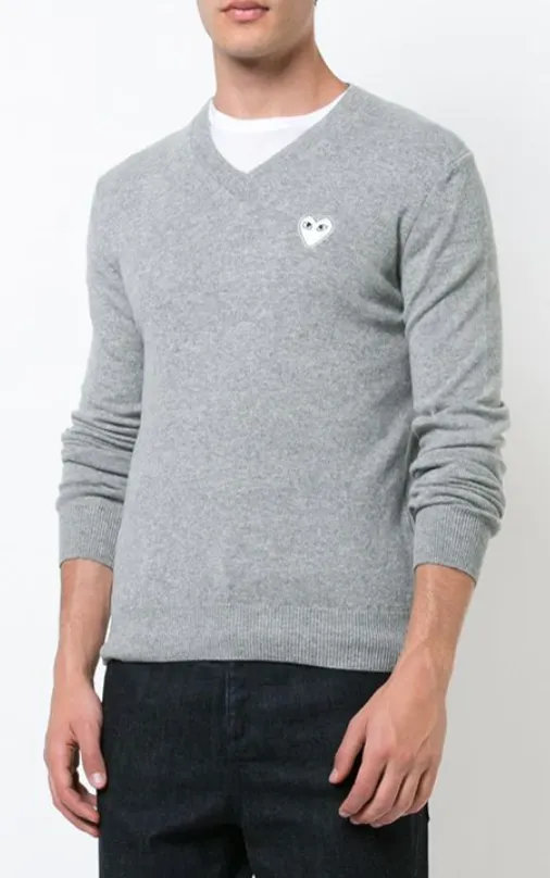 COMME DES GARÇONS PLAY - v-neck jumper with white heart