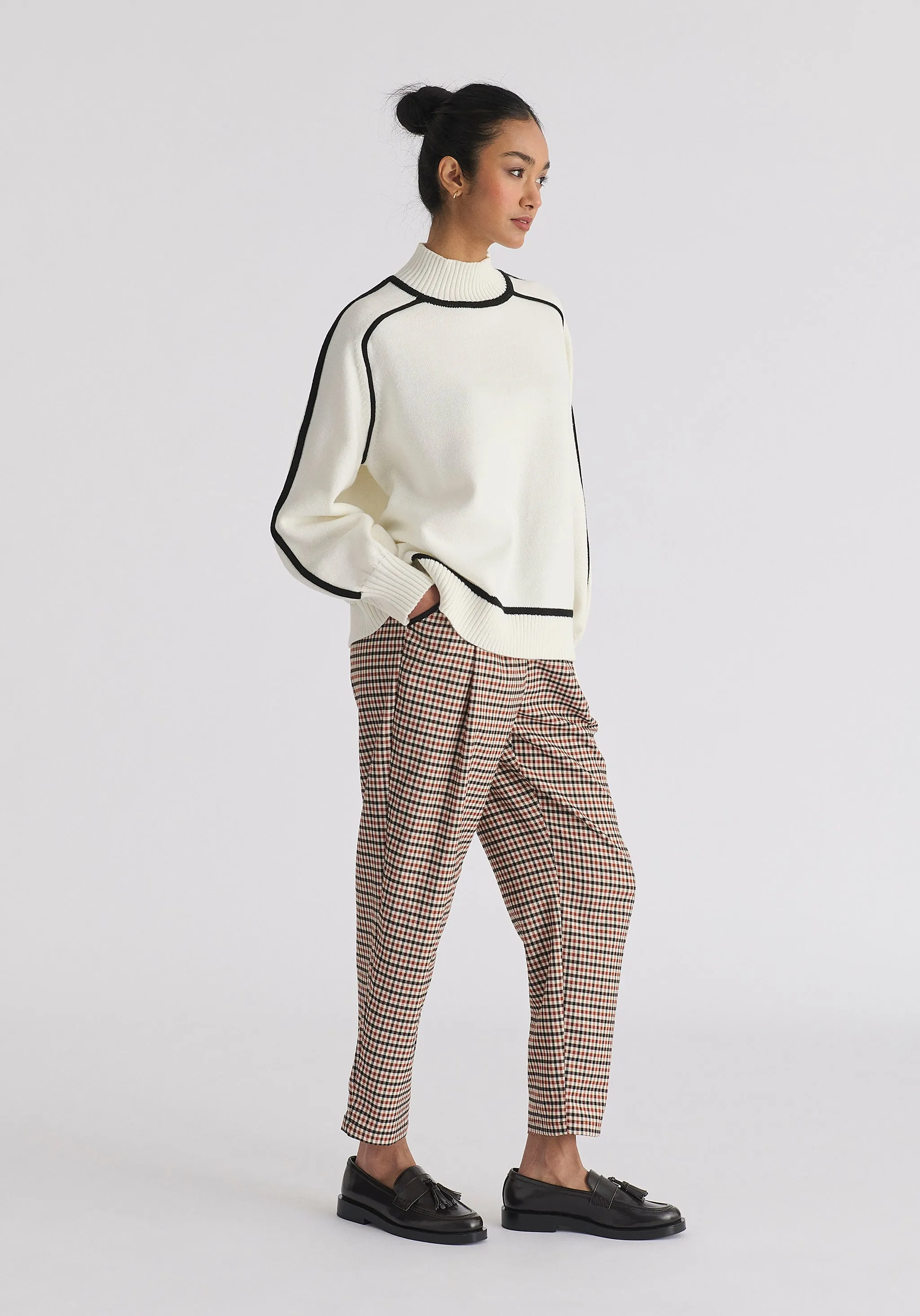 Contrast Stripe Piping Mock Neck Jumper