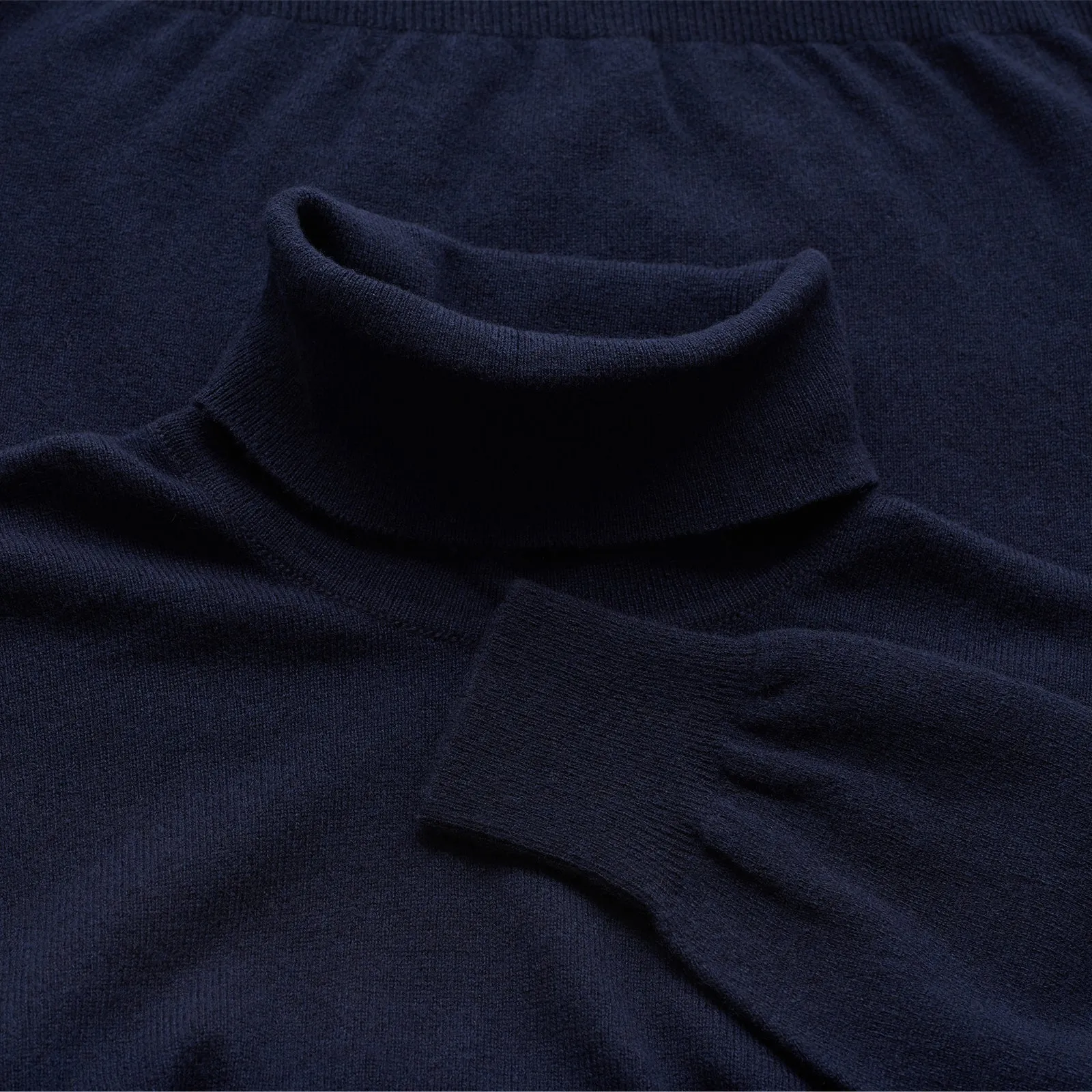 Fine Gauge 100% Cashmere Roll Neck in Navy