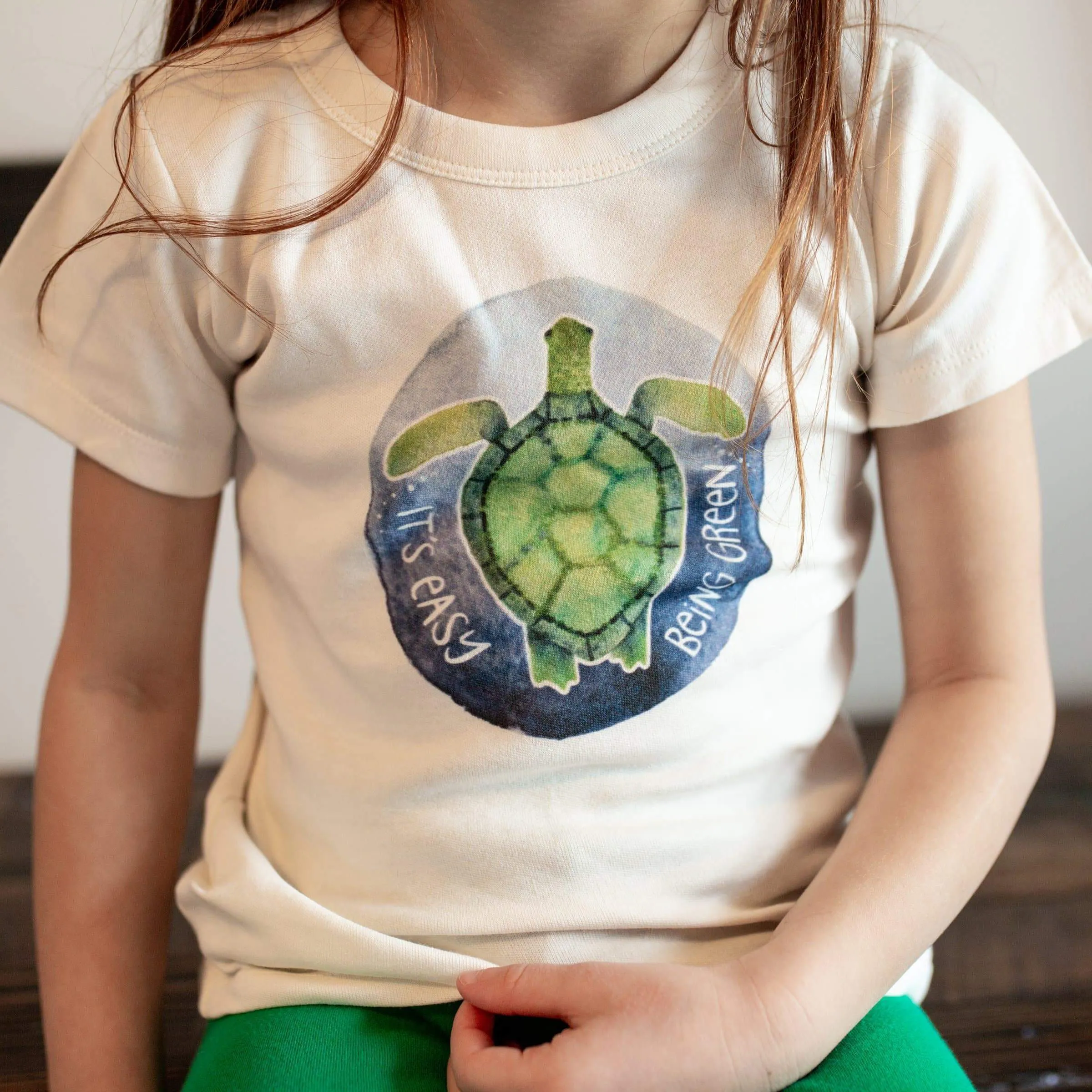 graphic tee | turtle easy green